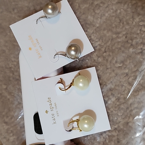 ***** SOLD OUT ****** Kate Spade Pearl Stud Earrings - Picture 2 of 5